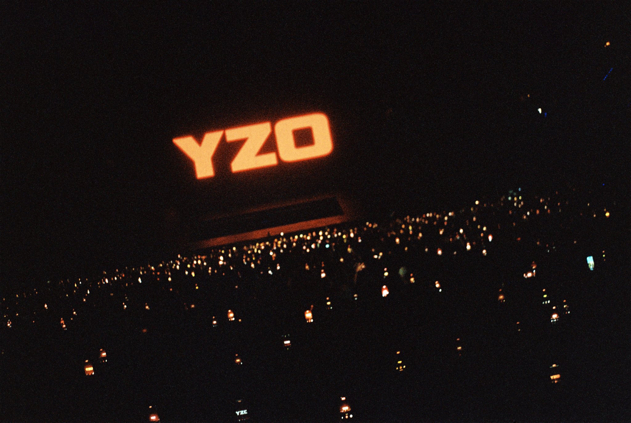 Yzomandias O2, 8