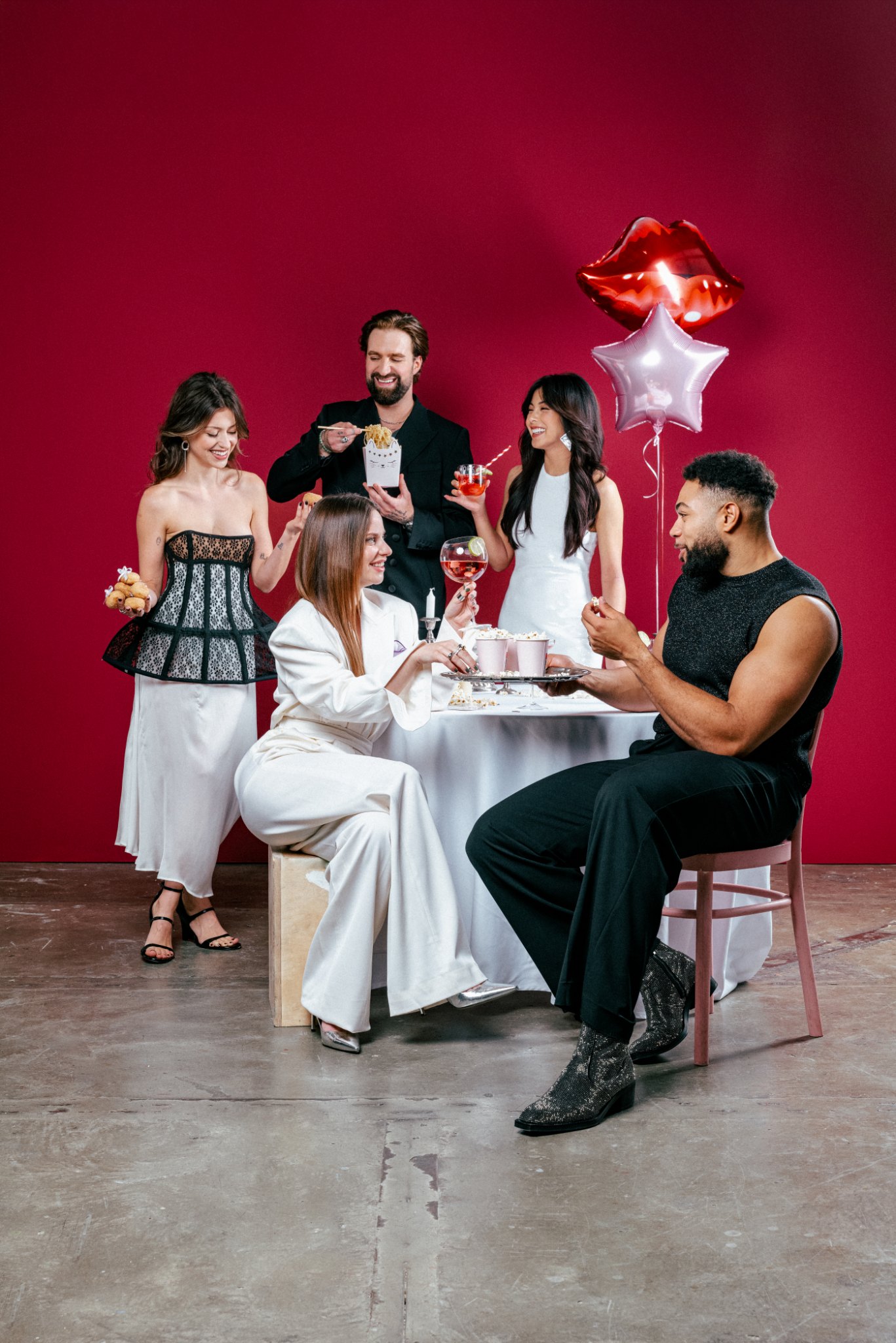 Cosmopolitan Modern Family, 6